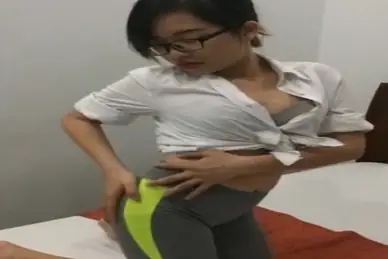 Cewek Kacamata Hot Seksi Ngentot
